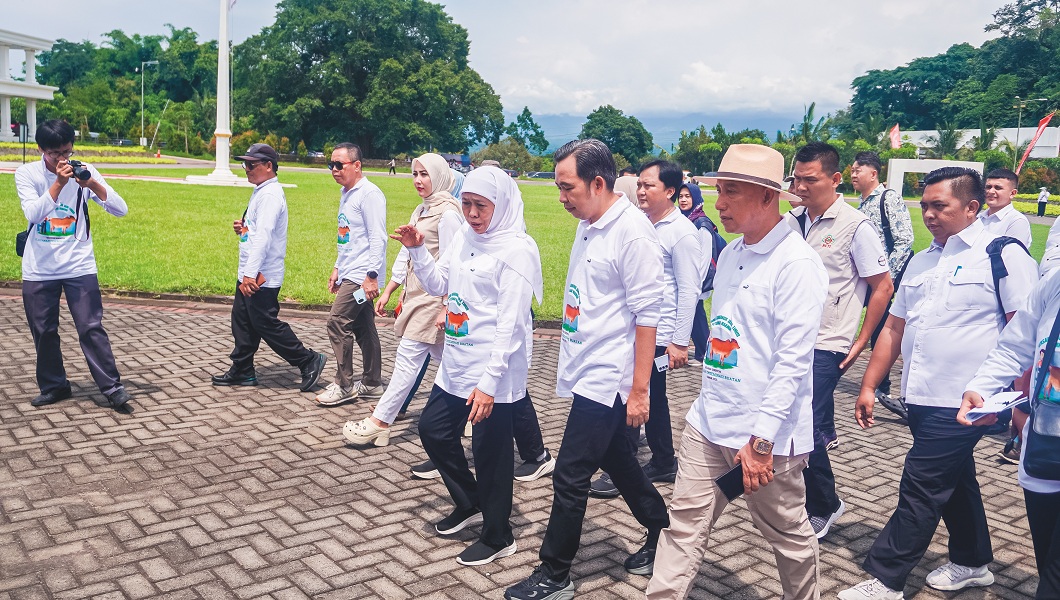 DUKUNG PROGRAM PRESIDEN: Gerakan inseminasi serentak terbesar se-Indonesia yang diluncurkan Pemprov Jatim, menggandeng Pemkab Jember dan sejumlah stakeholder terkait, di Jember, Senin (24/11).