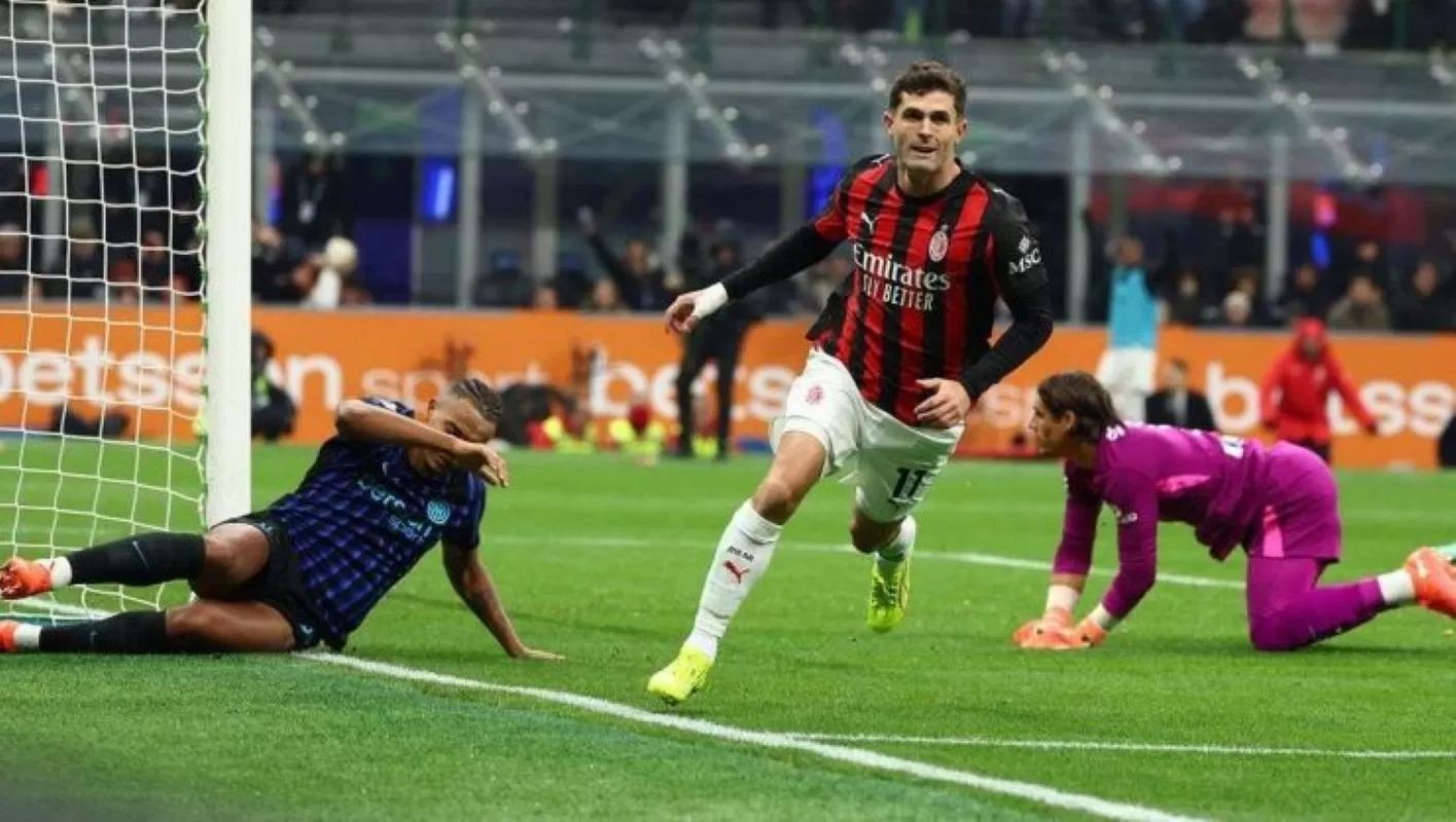AC Milan meraih kemenangan tipis 1-0 atas Inter Milan pada Derby della Madonnina di San Siro. Gol Christian Pulisic dan penampilan impresif Mike Maignan menjadi penentu hasil pertandingan. (Jawa Pos)