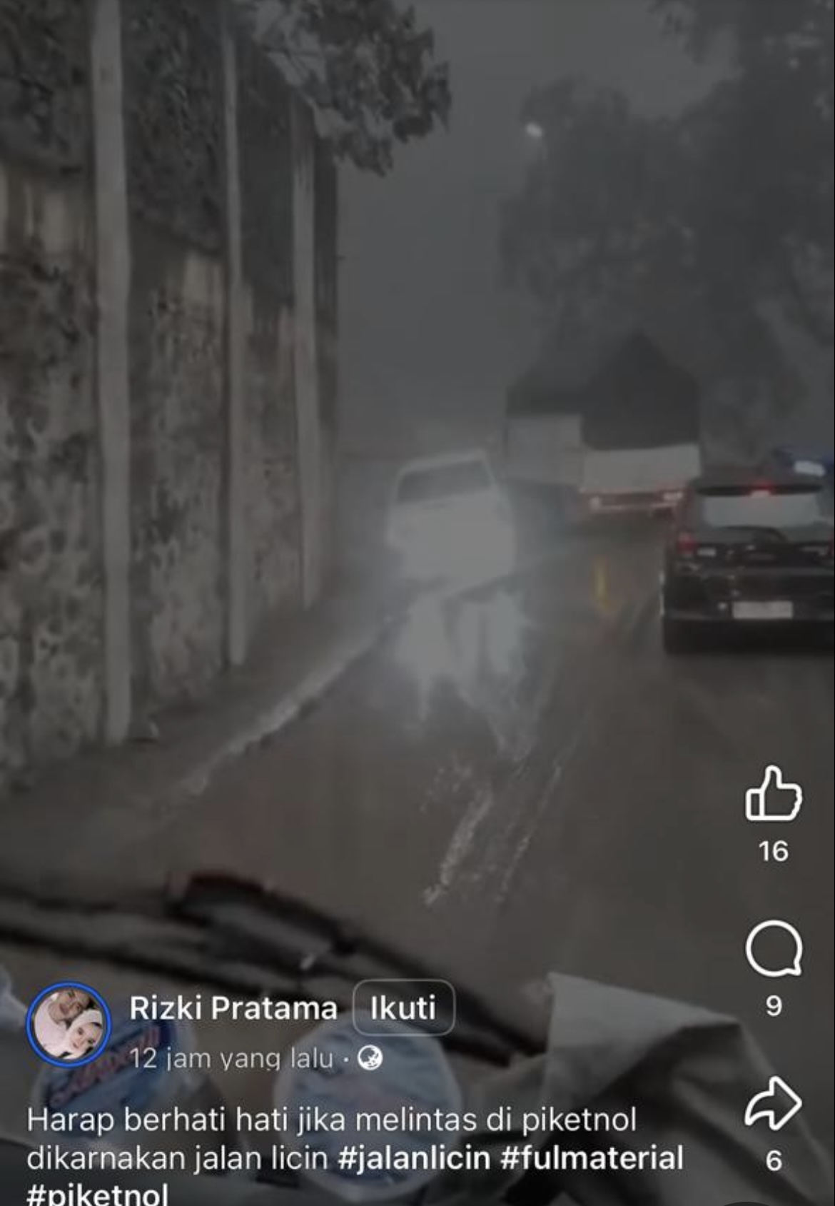 Kondisi mobil yang hampir adu banteng, kemarin.