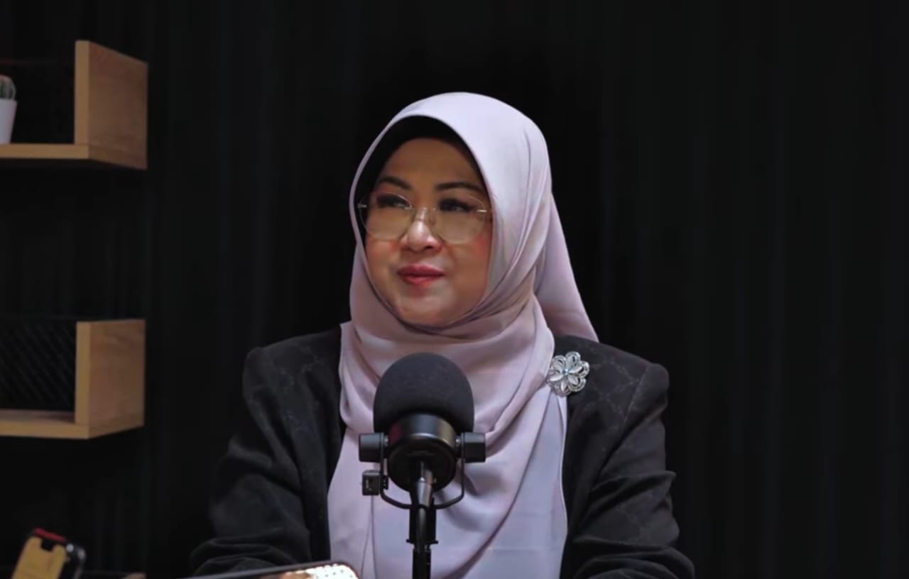 Dokter Tifa ceritakan proses pemeriksaan terkait ijazah Jokowi. (YouTube/Bambang Widjojanto)