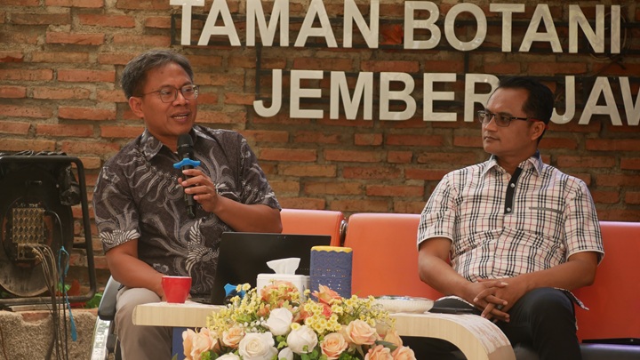 Abdul Manan (kiri) dan Widarto (kanan)