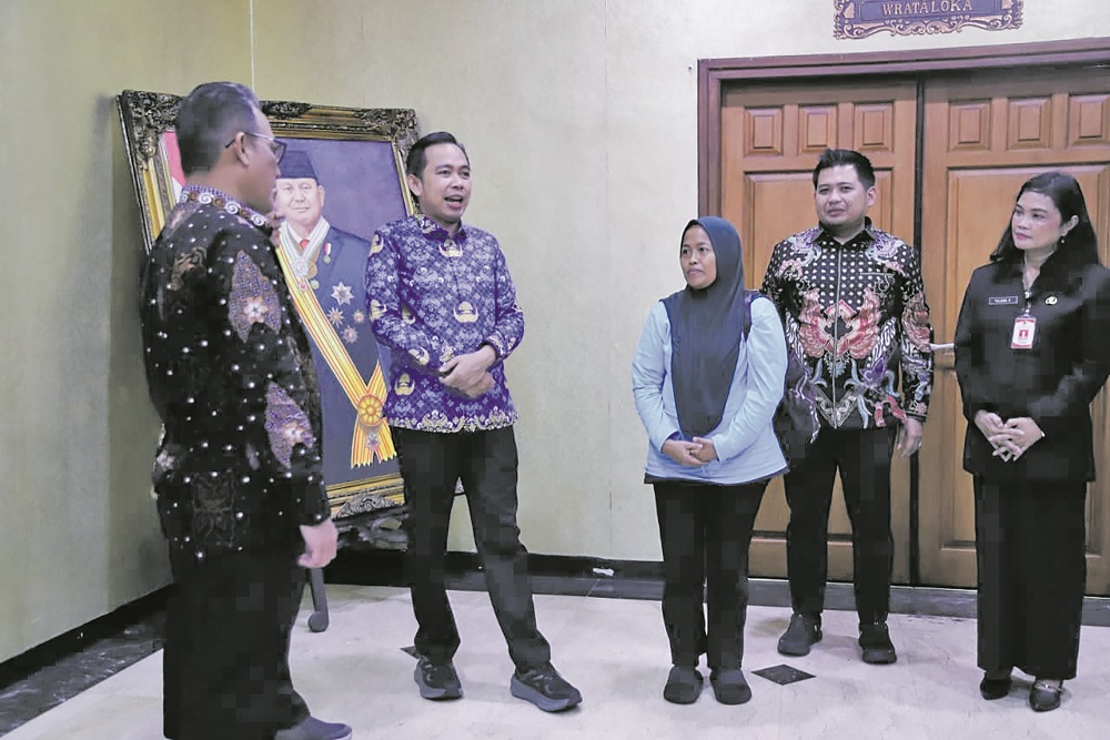 SINERGI: Bupati Jember Muhammad Fawait menerima lawatan staf khusus presiden bersama jajaran Kementerian P2MI di Pendapa Wahyawibawagraha, Sabtu (28/11).