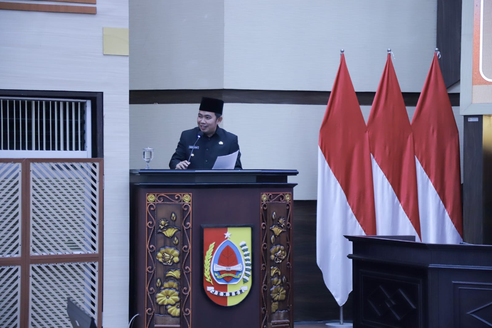 APBD 2026 DISAHKAN: Bupati Jember Muhammad Fawait menyampaikan banyak rencana dan harapan dalam rapat paripurna pengesahan APBD Jember 2026.