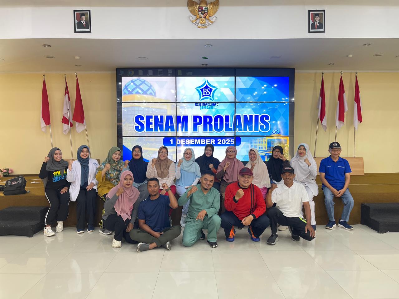 SEHAT BERSAMA:&nbsp; Klub Diabet dan Hipertensi (DM & HT) RS Bina Sehat Jember setelah melakukan senam sehat, kemarin (1/12).