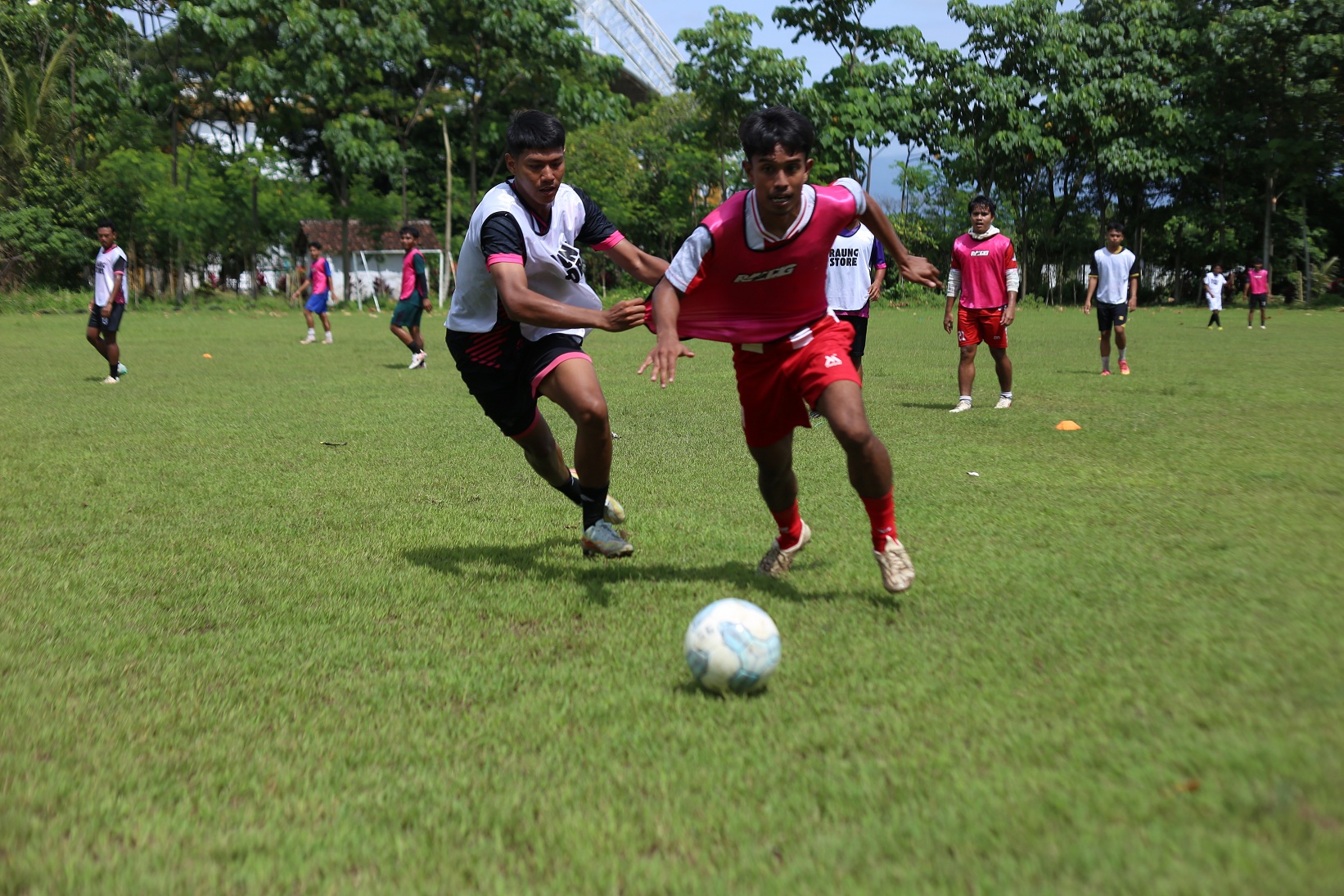 REBUT BOLA: Pemain Persid Jember mematangkan persiapan jelang laga Liga 4 Jatim yang digulirkan 11 Desember.
