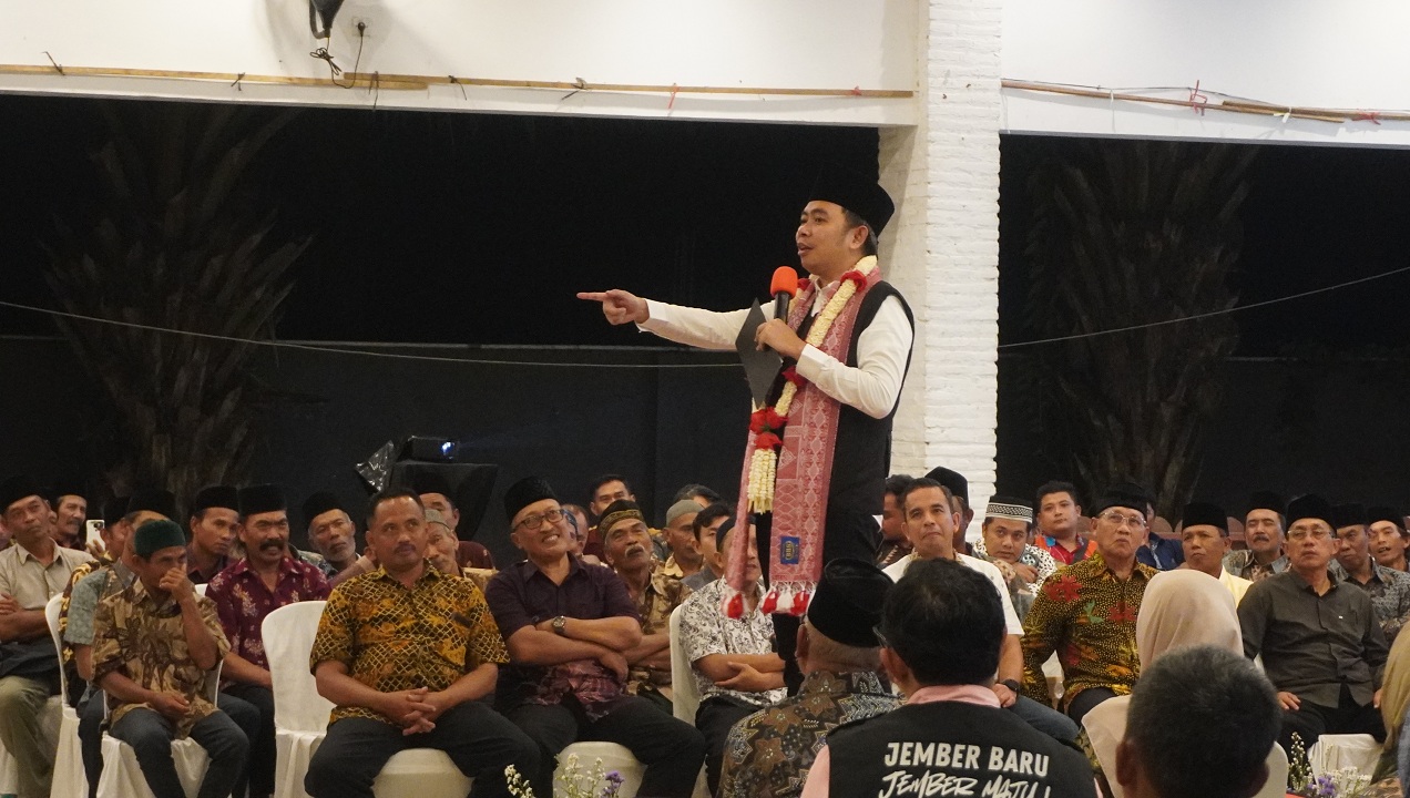 "Kami prioritaskan dan perbaiki dulu jalan kabupaten, pemerintah desa kalau pengen cepet diperbaiki jalan desanya, diserahkan saja ke kabupaten." MUHAMMAD FAWAIT, Bupati Jember.