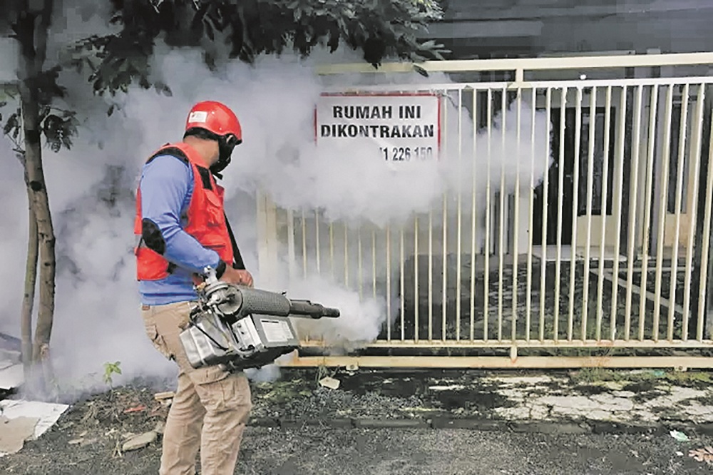 TANPA PENGHUNI: Kawasan perkotaan juga tidak luput dari perhatian DBD. Fogging menjadi salah satu langkah untuk menanggulangi DBD.
