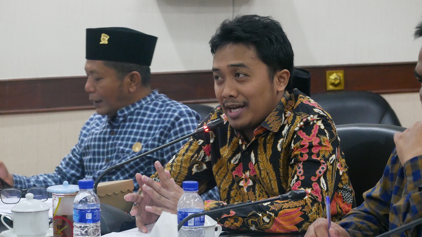 &nbsp;&ldquo;Pemkab Jember dan DPRD berusaha agar gaji sesuai UMK. Tapi masih dihitung, sambil menunggu realisasi tahun anggaran 2026.&rdquo; ALFIAN ANDRI WIJAYA, Anggota Komisi D DPRD Jember.