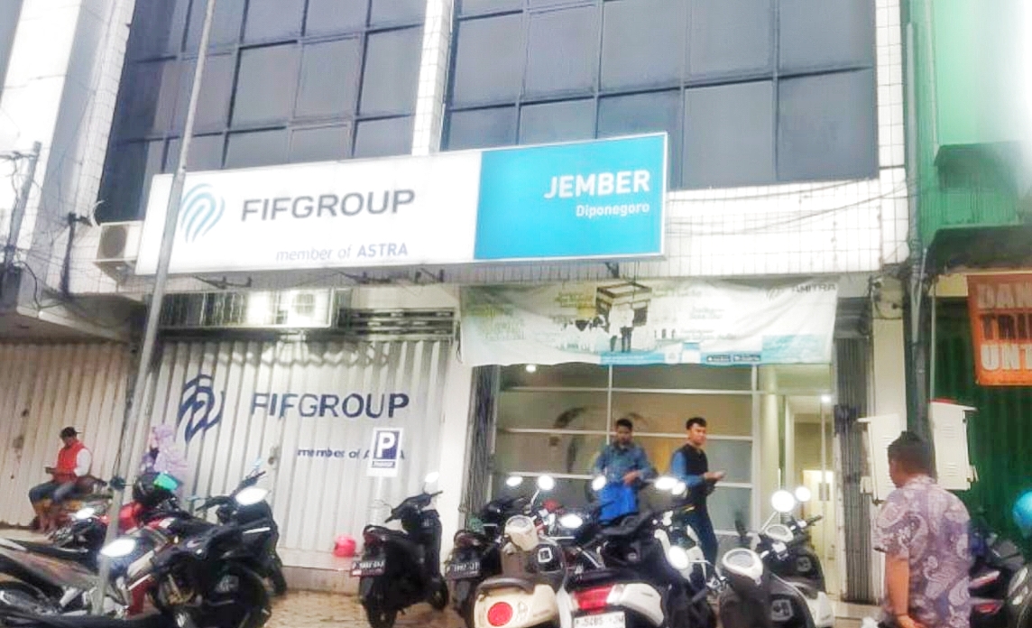 HATI-HATI: Kantor FIF Group Cabang Jember mengingatkan agar warga tidak menjual atau membeli barang yang masih berstatus kredit karena pidana.