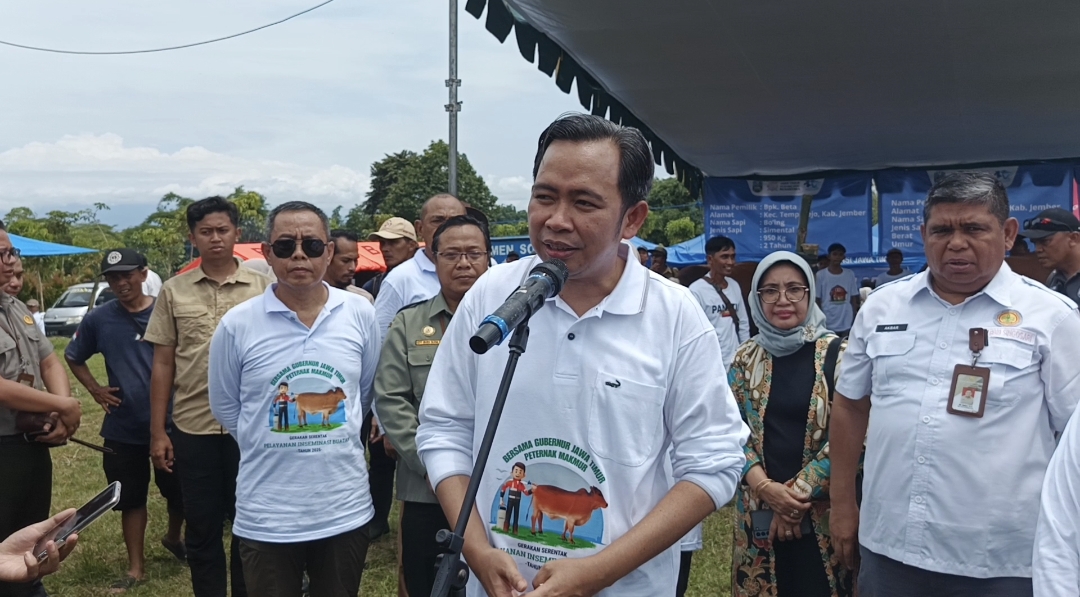 SAMPAIKAN INISIATIF: Bupati Fawait saat berbicara di kesempatan peluncuran gerakan inseminasi buatan, di City Forest, Jember, (24/11).
