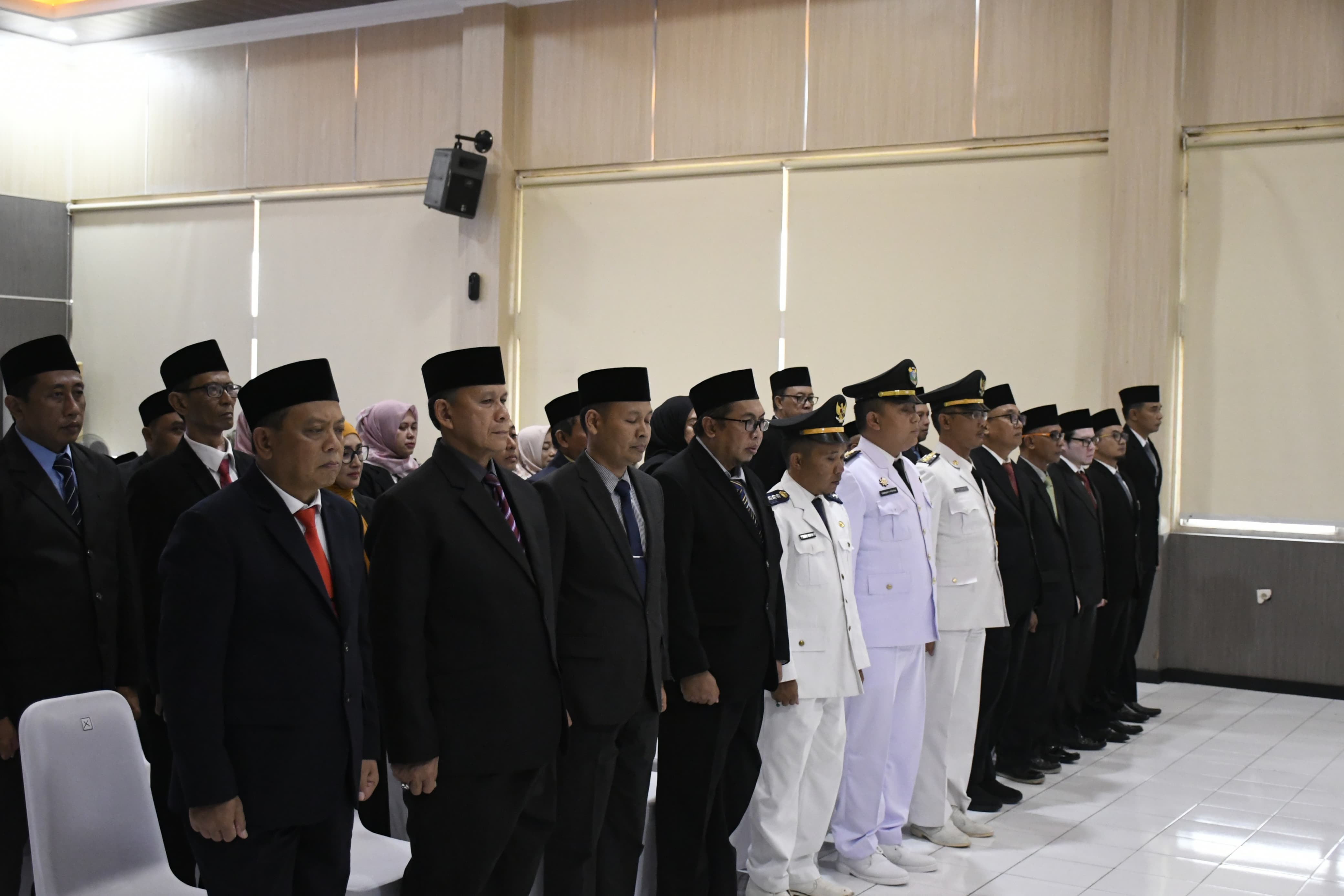 SEBELUM DILANTIK: Sejumlah pejabat eselon III saat dilakukan pelantikan oleh Bupati Bondowoso beberapa waktu lalu.