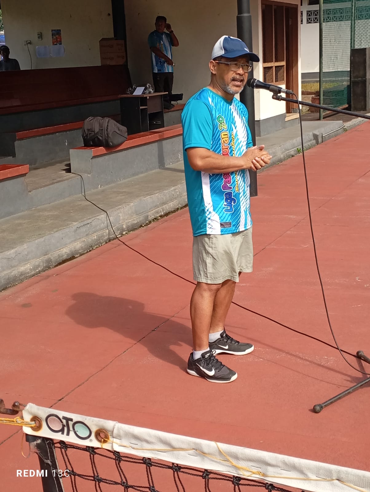 SENGAJA KE JEMBER: Aji Santoso ketika memberikan sambutan sebelum Liga Paseduluran ke-20 di PKPSO Kaliwates, Jumat kemarin.