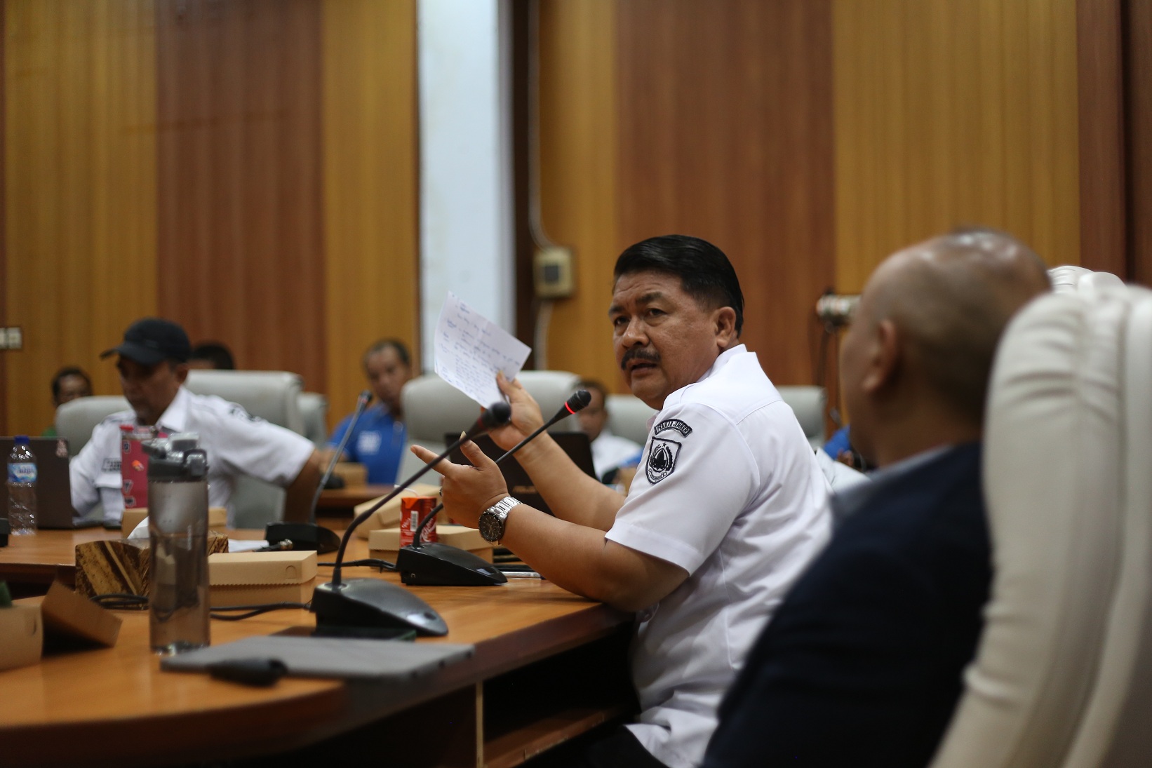 DISKUSI: Kadispora Jember Edy Budi Susilo dalam rakor penyusunan DOD.