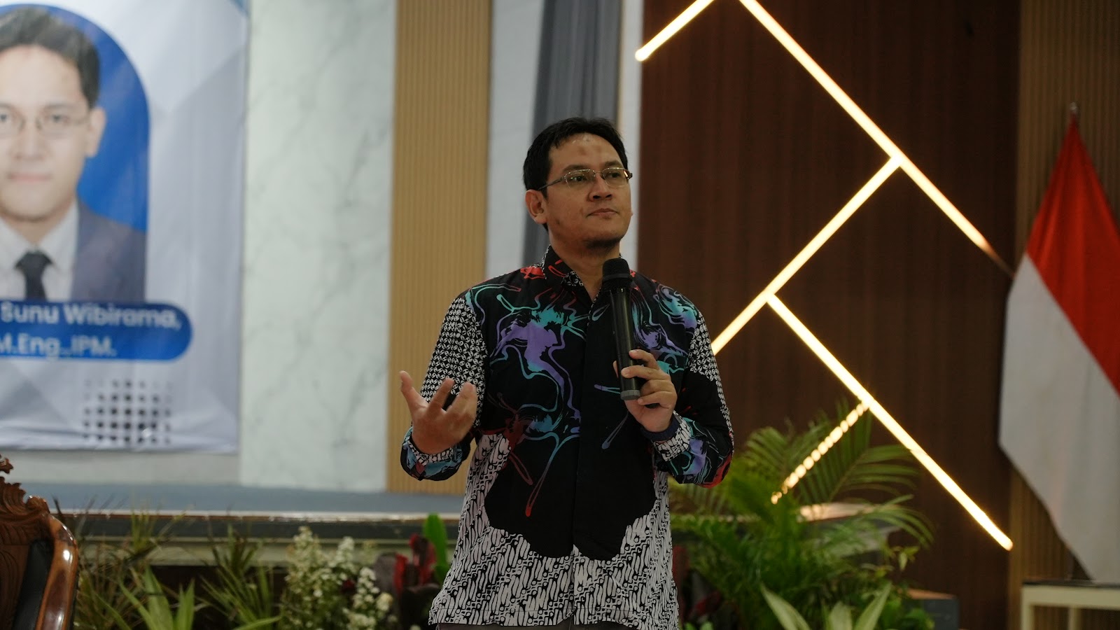 EDUKASI : Pakar teknologi dan riset kecerdasan buatan, Dr Eng Ir Sunu Wibirama memberi wawasan tentang akal imitasi (AI).