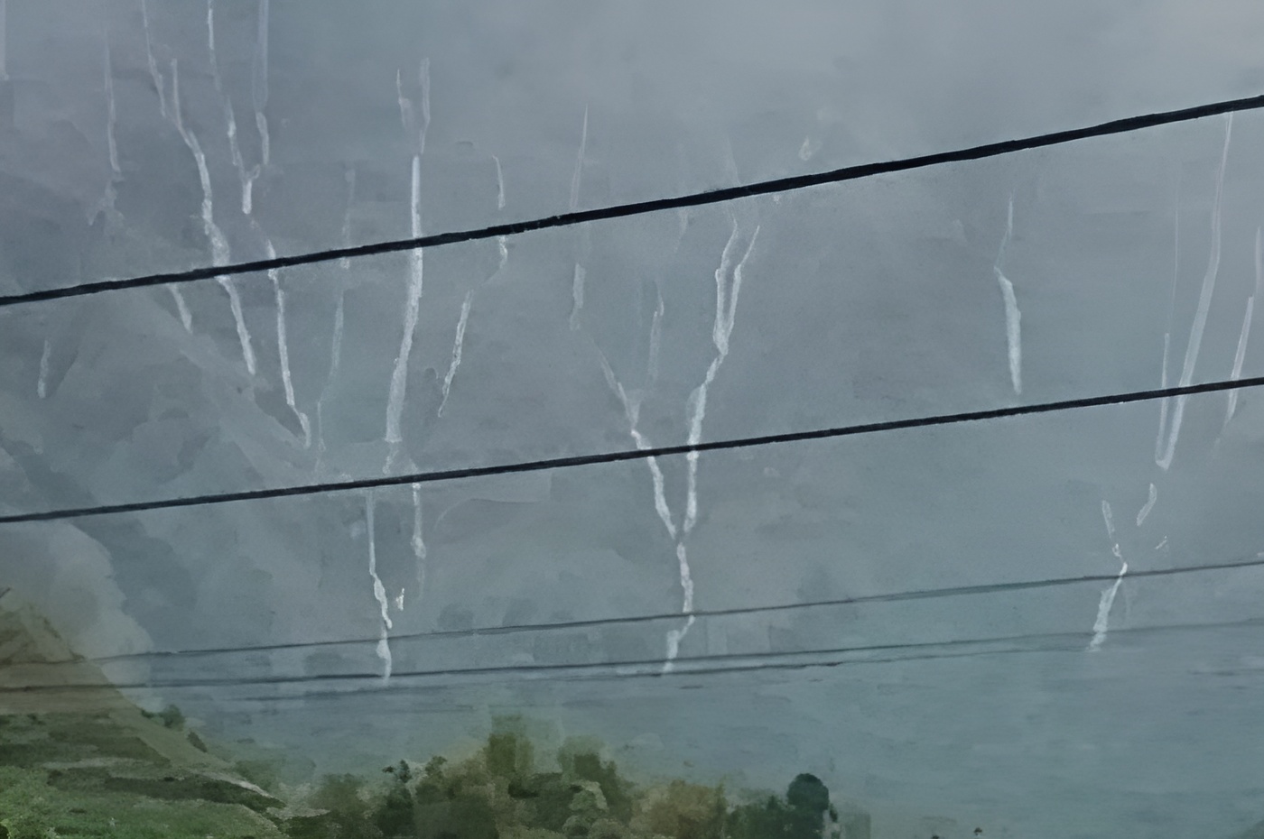 Menyoroti kemunculan air terjun dadakan di lereng Bukit Sembalun, Lombok Timur yang memicu kekhawatiran warga terhadap bencana banjir bandang. (Instagram.com/@tante.rempong)