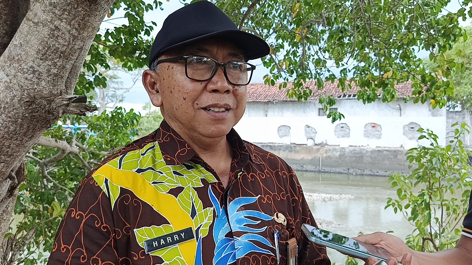 "Sistemnya itu kan yang menentukan dari pusat. Harapannya tanggal 15 Desember ini, (pencairan DD, Red.) selesai semua." HARRY AGUS TRIONO, Kepala Dispemasdes Jember.