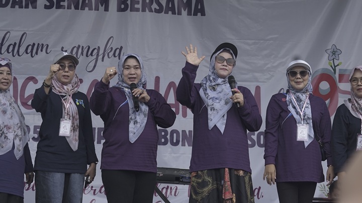 KOMPAK: Sejumlah TP PKK Bondowoso, kemarin, ketika kompak deklarasi menyuarakan hentikan kekerasan terhadap perempuan.