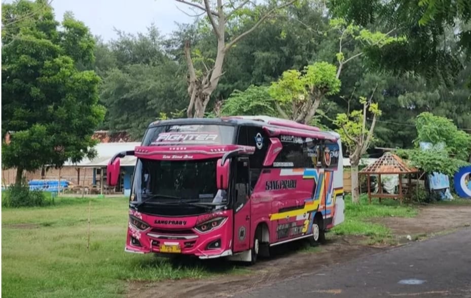 Rombongan wisatawan asal Surabaya diduga jadi korban pemalakan di obyek wisata Basring Underwater, Banyuwangi. (Foto: Adatah/Timothy)