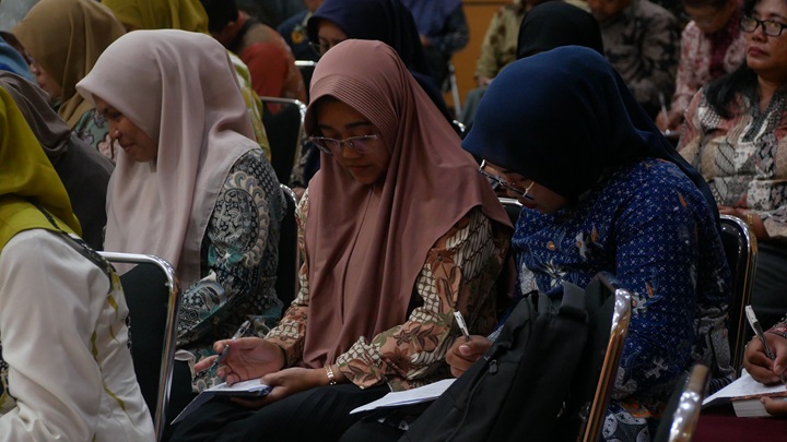 PENINGKATAN KAPASITAS: Kepala sekolah mengikuti program penguatan yang digelar Dispendik di aula setempat selama empat hari.