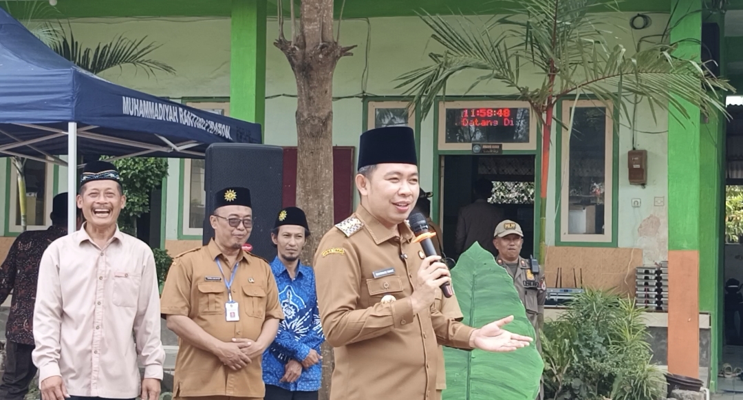 TURUN LANGSUNG: Bupati Jember Muhammad Fawait dalam kesempatan bertemu warga Jember, beberapa waktu lalu.