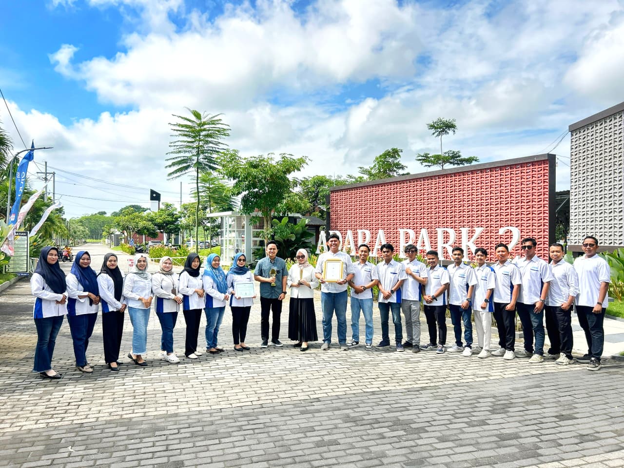 Penerimaan Penghargaan PT. Bintang Indonesia Gold Winner FIABCI Indonesia &ndash; REI Excellence Award 2025 di Perumahan Adara Park 2