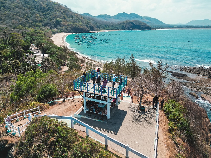 INDAH: Eksotisnya pantai Papuma di Desa Lojejer Kecamatan Wuluhan dilihat dari ketinggian.