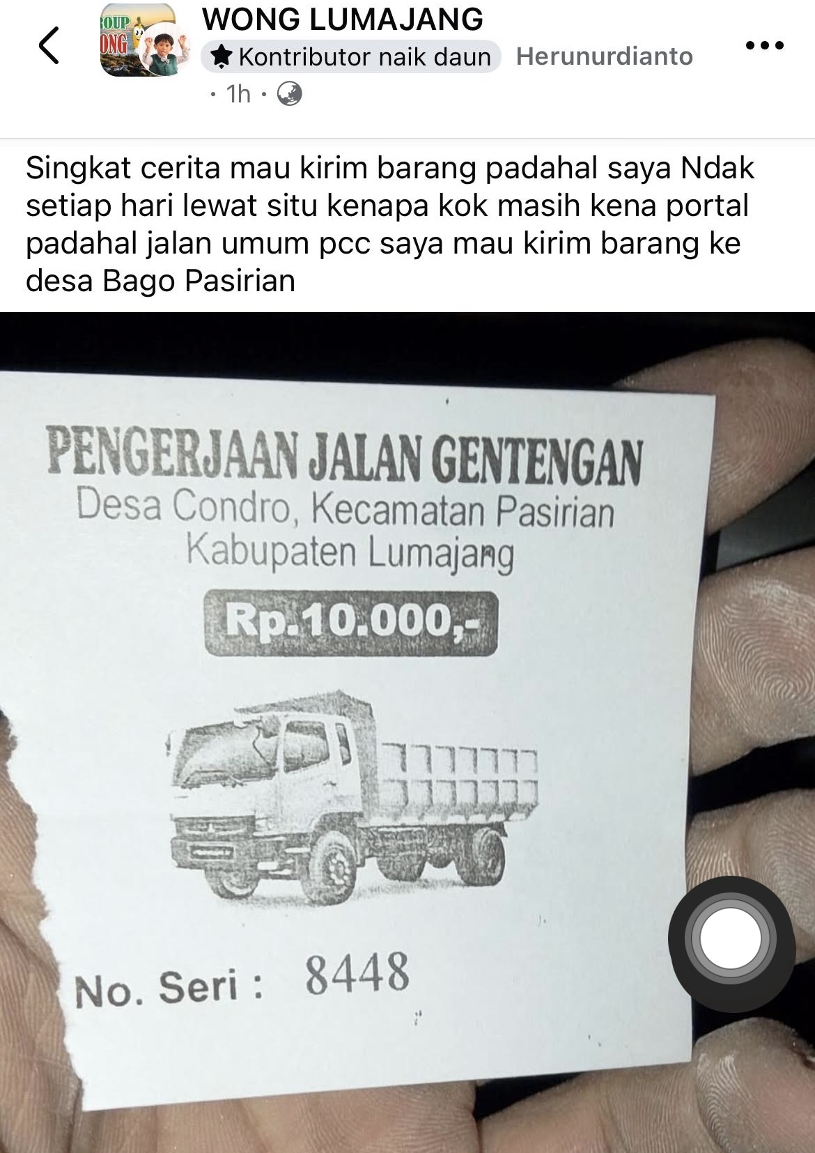 Tangkap layar saat warga tunjukkan karcis iuran pembangunan jalan.
