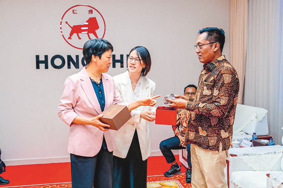 JAJAKI KERJA SAMA: Wakil Rakyat Tiongkok berbincang dengan DPRD Jember bahas penjajakan kerja sama investasi di Jember.