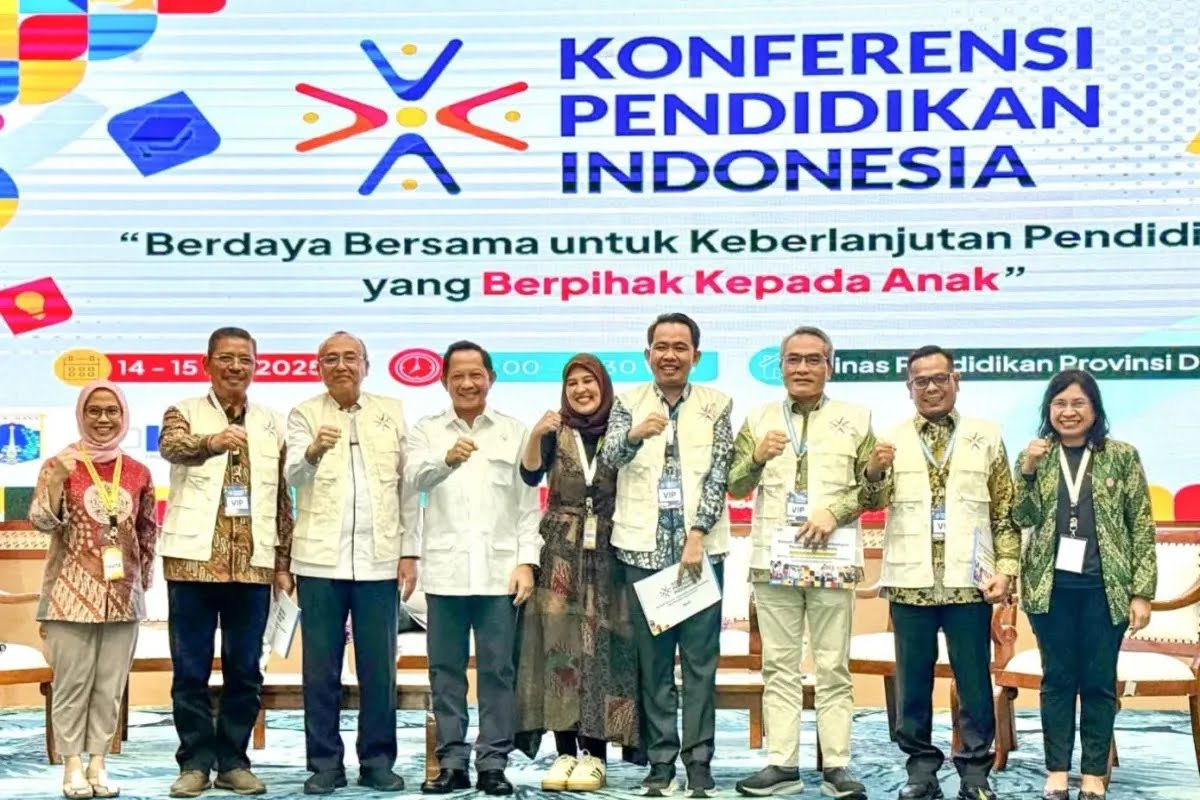 PANEN APRESIASI: Deretan penghargaan yang diraih di bidang pendidikan.