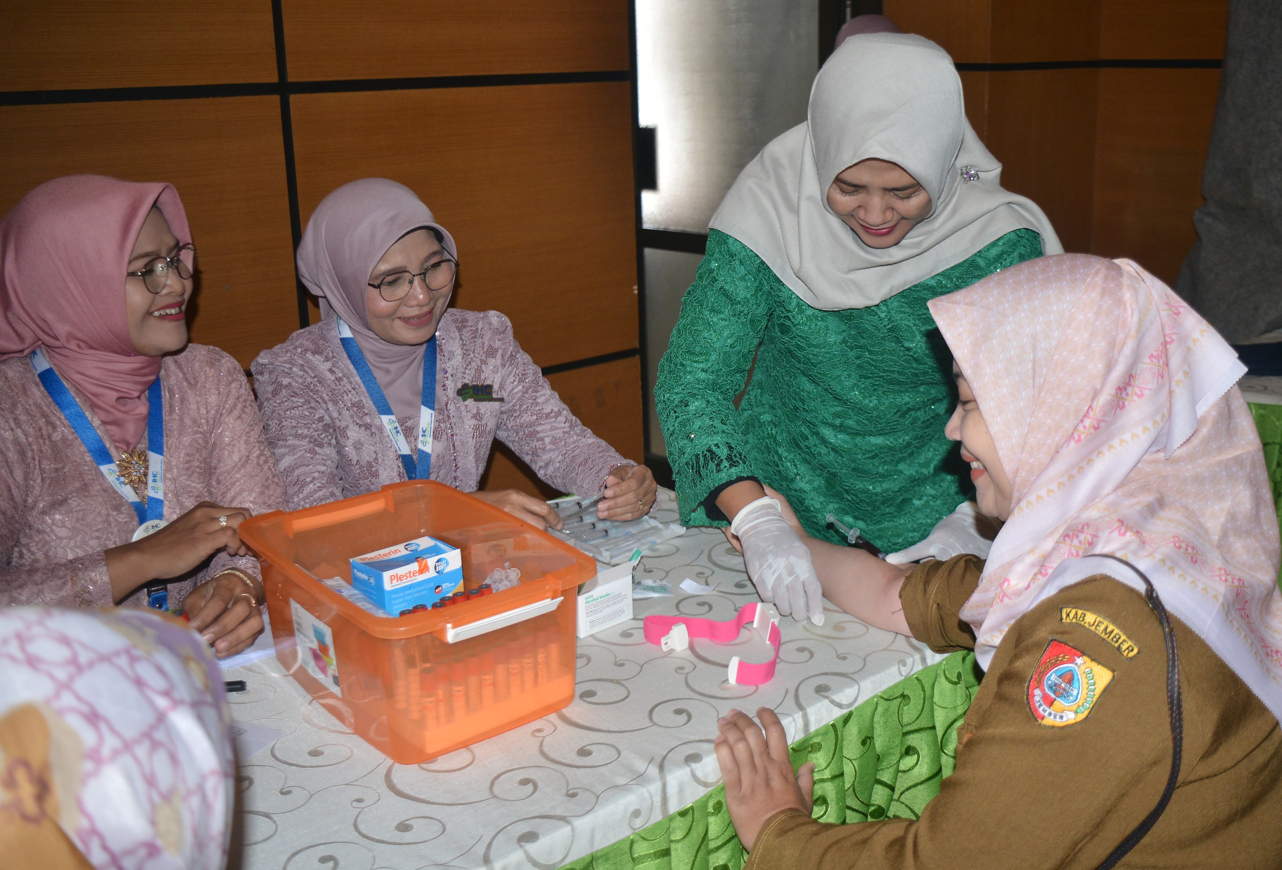 IBU SEHAT : Peringati Hari Ibu, RS Perkebunan Jember Klinik laksanakan pemeriksaan Mini Medical Check Up (MCU) gratis serta edukasi kesehatan.