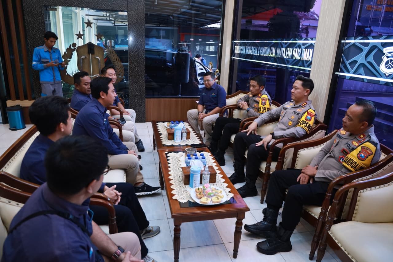 PLN UP3 Jember berkoordinasi dengan Polres Jember demi keandalan listrik dan kenyamanan warga selama Nataru.