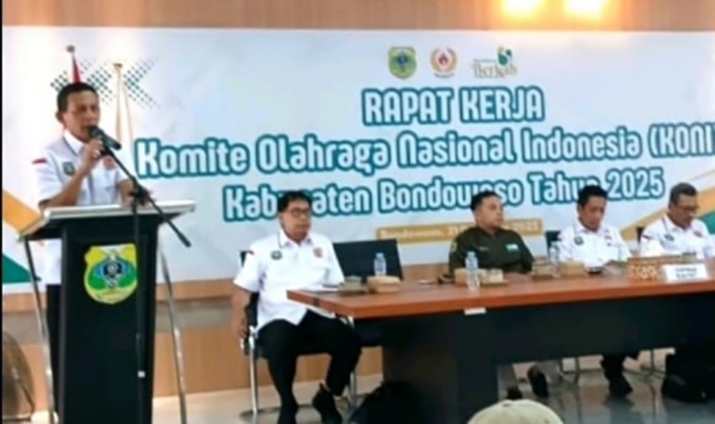 Ketua KONI Bondowoso, Adi Sutrisno memberikan arahan kepada para pengurus dan cabor yang ada di Bondowoso.