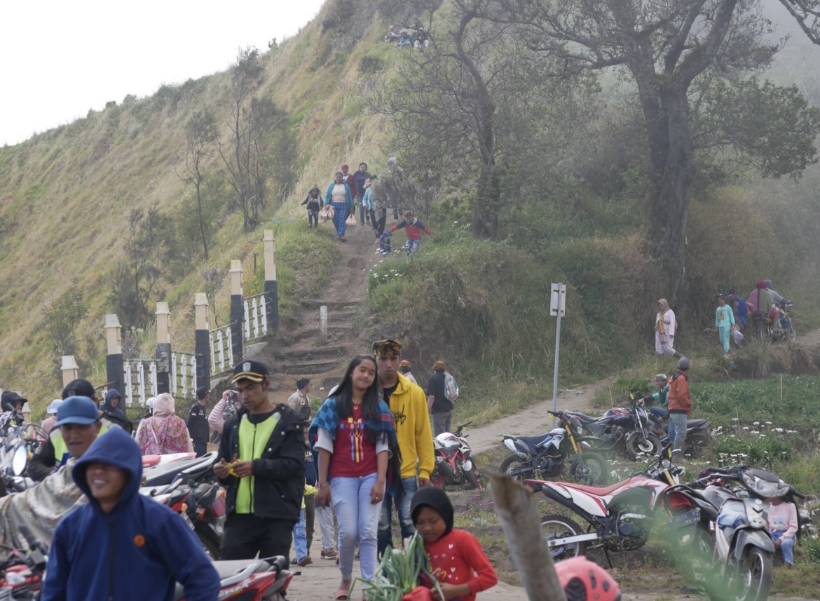 EKSOTIS: Potensi puncak wisata B29 di Lumajang terus dilakukan perbaikan untuk gaet jumlah kunjungan.(ADE APRYANIS/RAME)