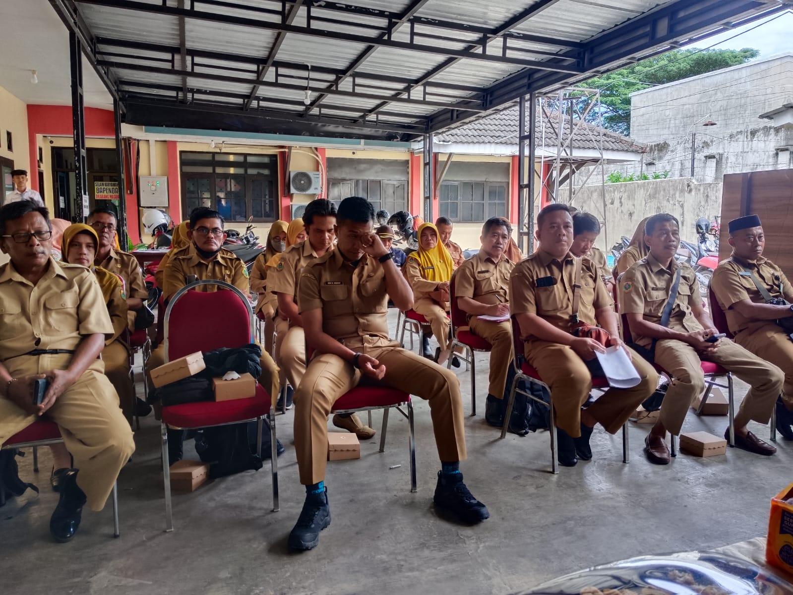 KEJAR TARGET: Sosialisasi dan monev SIM PBB kepada para bendahara PBB kecamatan, sebagai pengampu operator layanan informasi di kecamatan, beberapa hari lalu.