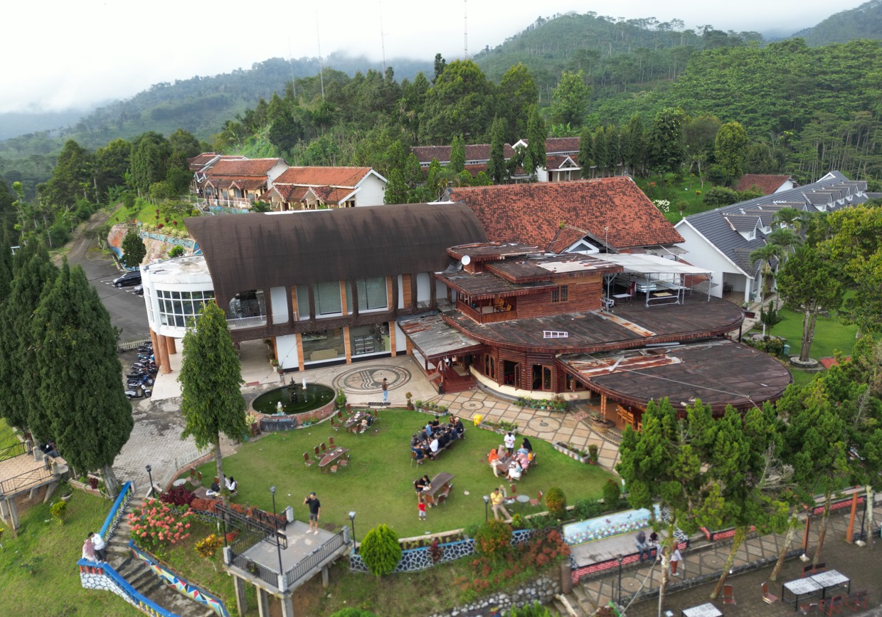 SEJUK: Wisata Rembangan menjadi salah satu objek wisata favorit warga Jember untuk menghabiskan waktu liburan, Sabtu (27/12).