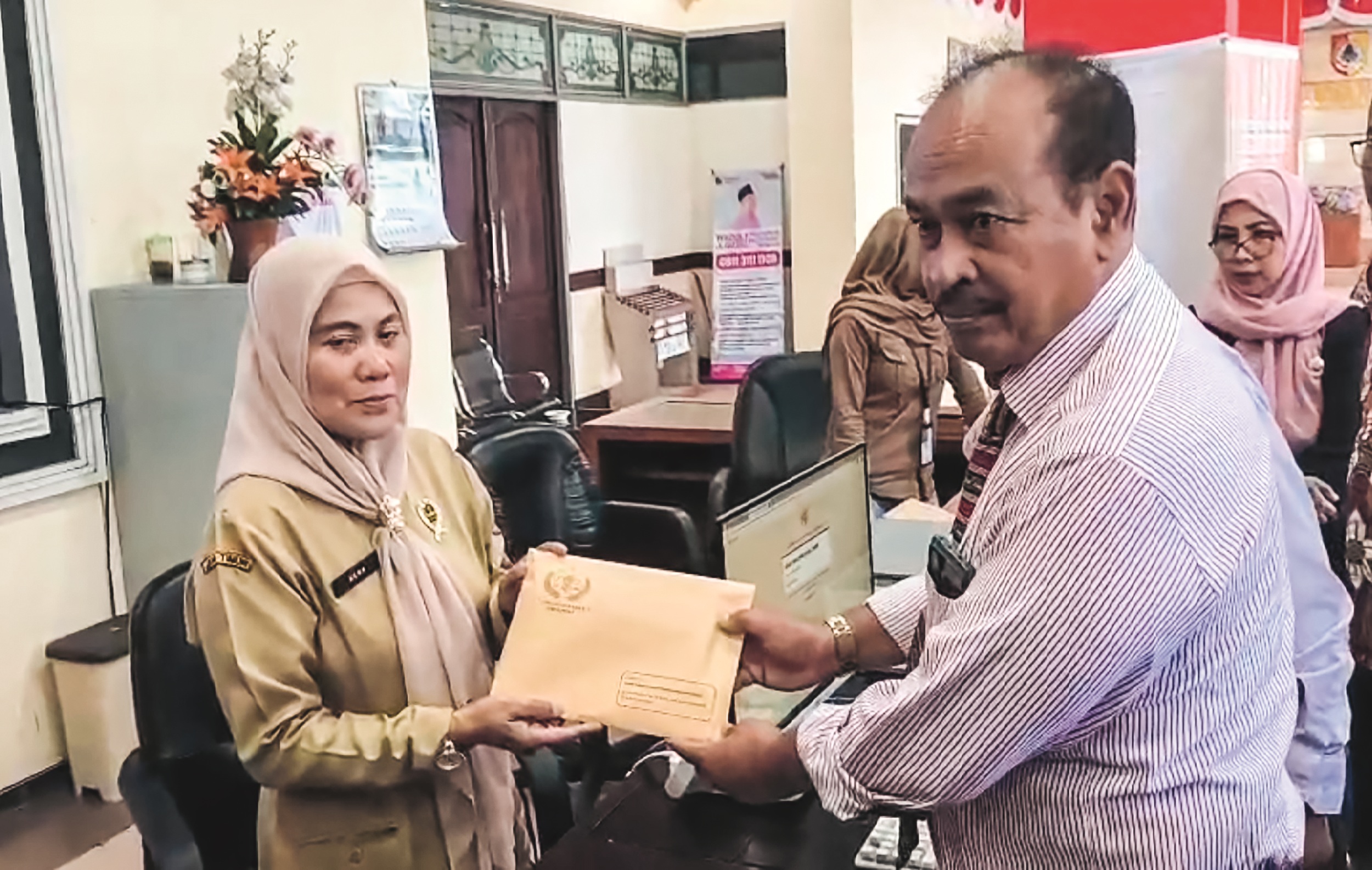 BERKIRIM SURAT: FKA mengirimkan surat laporan pelanggaran etik dan UU MD3 kepada Badan Kehormatan DPRD Jember, kemarin.