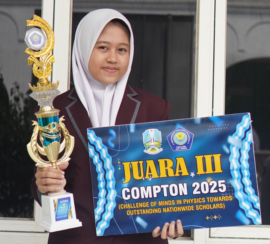 MEMBANGGAKAN: Kayla Ramadhani, siswi SMA Nuris Jember, angkat Dua Penghargaan Fisika sekaligus.