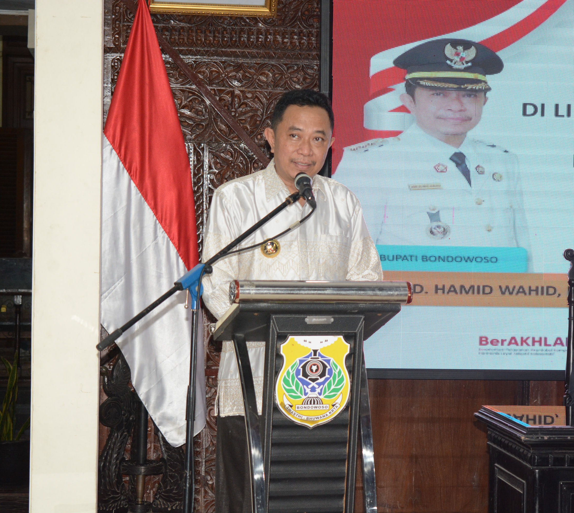 NGEBUT: Bupati Bondowoso Abdul Hamid Wahid ketika memberikan pemaparan di Pendapa beberapa waktu lalu. Salah satu prioritasnya di 2026 ini adalah soal peningkatan pembangunan di Bondowoso.
