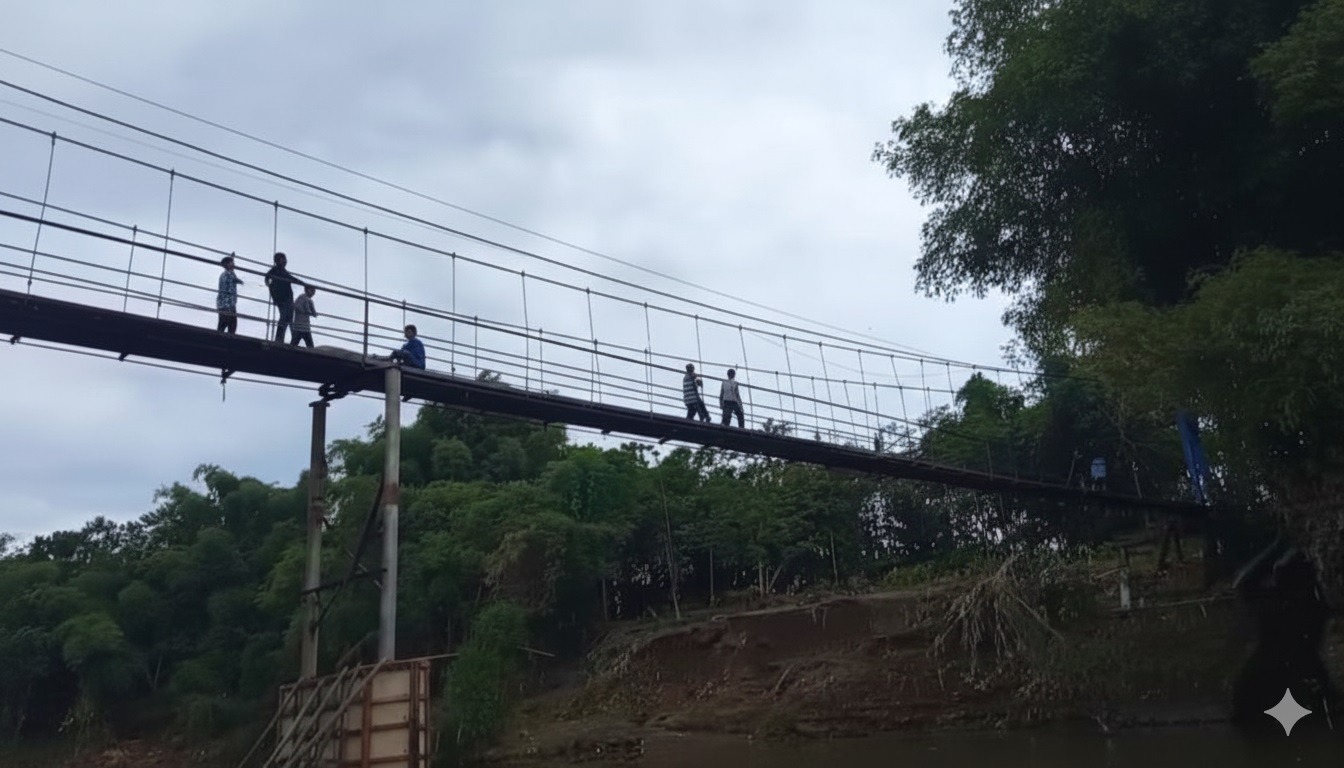 AKHIRNYA SELESAI: Jembatan gantung sepanjang 105 meter yang putus diterjang banjir pada Senin (15/12) lalu akhirnya selesai diperbaiki secara swadaya, kemarin (1/5).