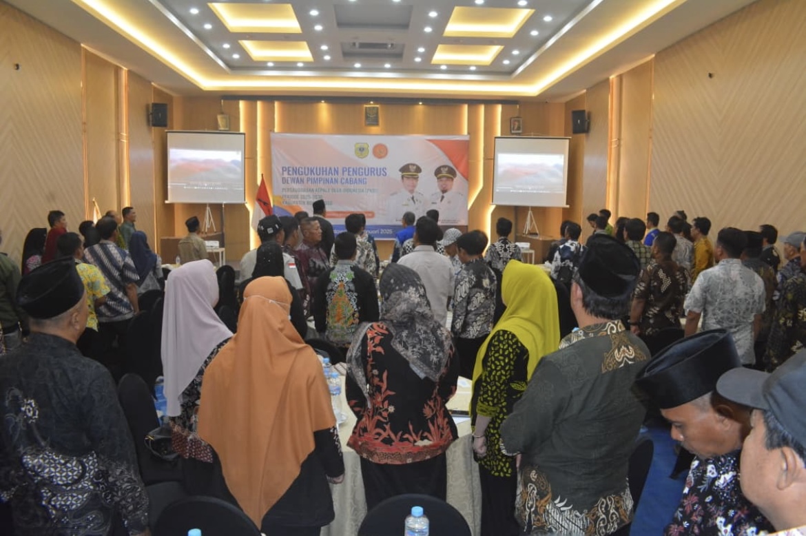 MENGHADIRI: Sejumlah pihak saat mengikuti kegiatan pengukuhan PKDI-MP, kemarin (8/1).(FAQIH HUMAINI/RADAR IJEN)