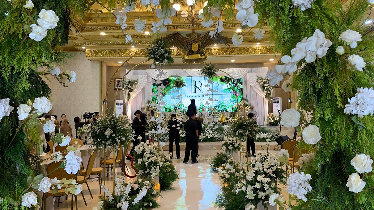 AKAN DISEWAKAN: Pendapa Wahyawibawagraha dijadikan tempat untuk jamuan pesta pernikahan Sabtu (10/1) lalu, yang digelar oleh anak ketua partai politik di Jember.