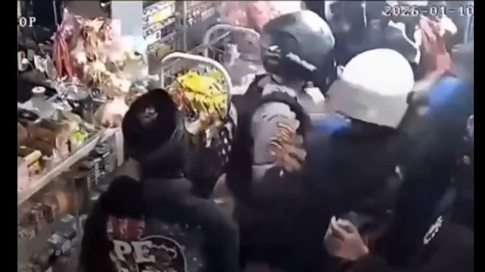 VIRAL: Beredar di media sosial rekaman CCTV aksi pengeroyokan sejumlah pemuda di Kecamatan Kaliwates.