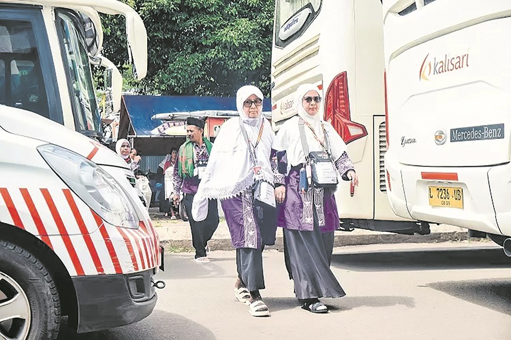 JALANKAN IBADAH : Pemberangkatan jemaah haji asal Jember dari Alun-Alun Kecamatan Tanggul, menuju embarkasi Surabaya tahun 2025 lalu. 