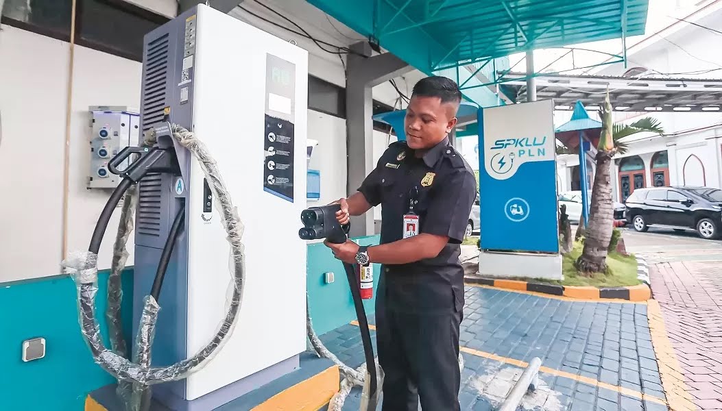 UNTUK UMUM: Ketersediaan SPKLU terdekat sudah bisa dipantau secara daring.