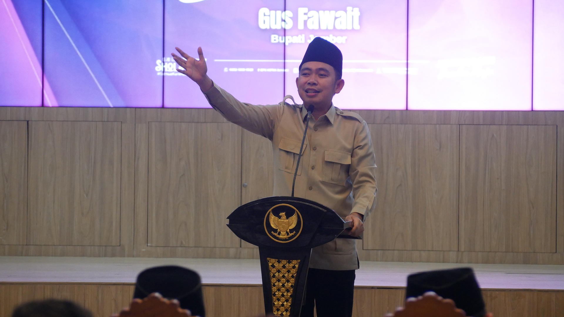 &ldquo;Saya tidak ingin OPD berjalan sendiri-sendiri. Target PAD adalah target bersama. Tidak boleh ada ego sektoral, yang ada adalah kolaborasi.&rdquo; MUHAMMAD FAWAIT, Bupati Jember.