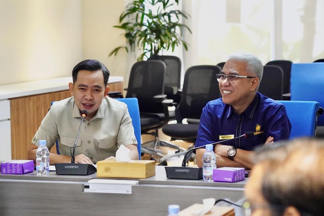 LANJUT LOBI-LOBI: Bupati Fawait bersama rombongan saat kunjungan ke Kantor PIP dan ditemui Direktur PIP Ismed Saputra, di Jakarta, Rabu (21/1).