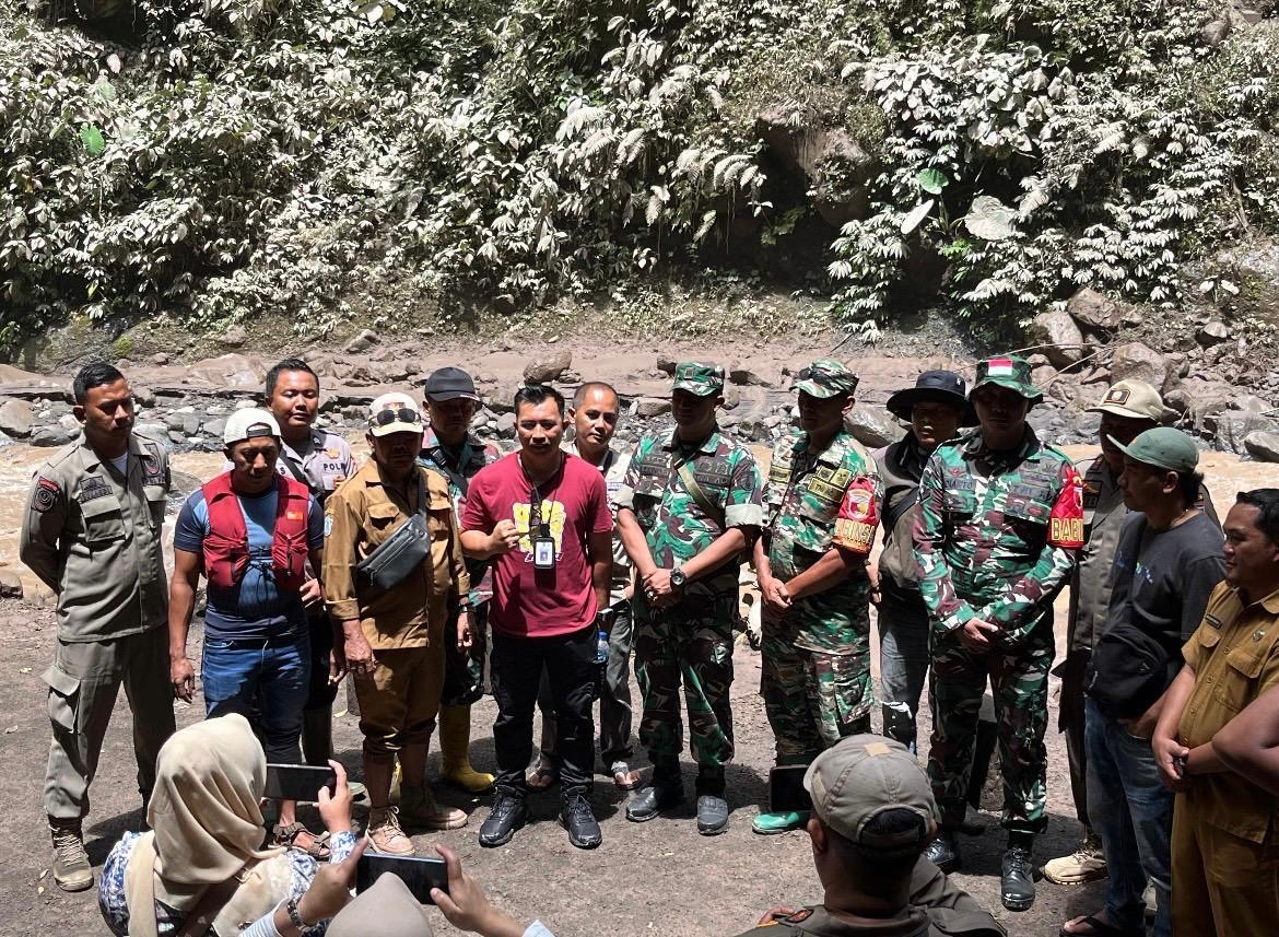 MEMANAS: Pemkab Lumajang bersama pihak pengelola wisata saat bertema langsung soal konflik tiket masuk wisata.(ISTIMEWA FOR RAME)