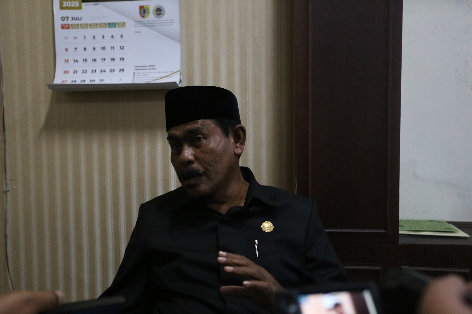 "Saya kira BK sudah cukup untuk segera rapat dan mengambil keputusan dari permasalahan ini." MOCH. HAFIDI, Ketua BK DPRD Jember.