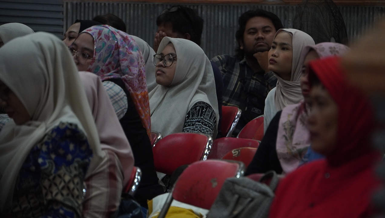 Mahasiswa penerima beasiswa Cinta Bergema mengikuti sosialisasi eksplorasi potensi Jember di Universitas PGRI Argopuro, kemarin (28/1). Penerima diminta untuk aktif promosikan potensi Jember.