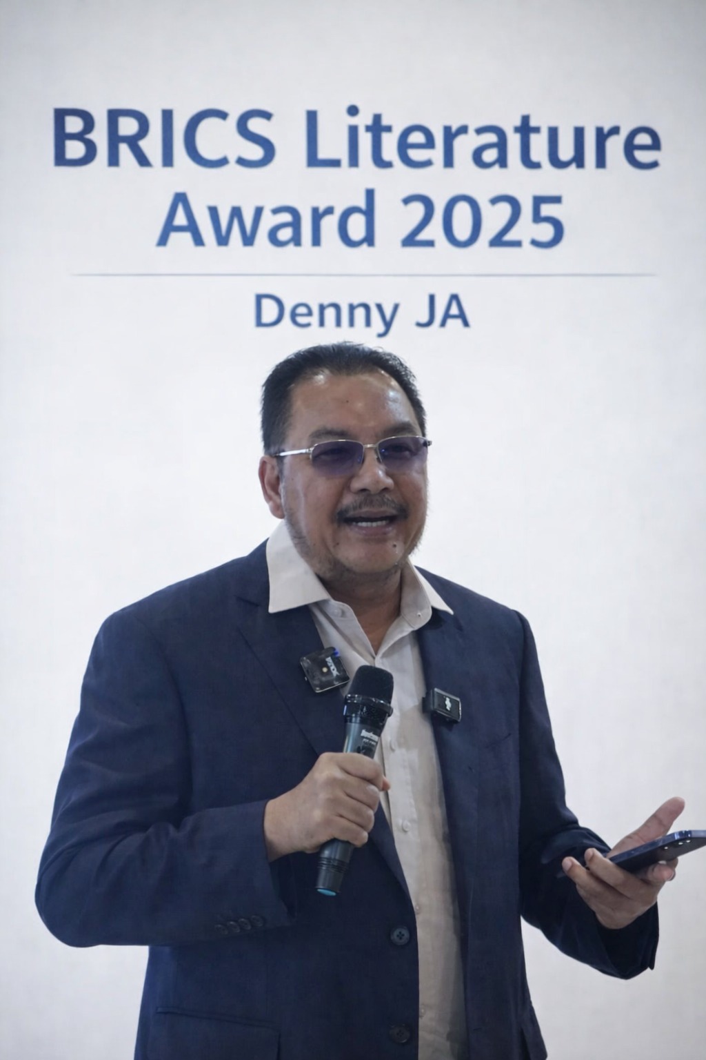 Mengenal Denny JA, Peraih BRICS Literature Award 2025 -&nbsp;Foto Ai hanya ilustrasi